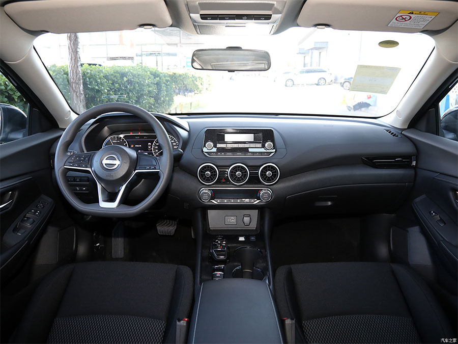 Nissan Selphy (7).jpg