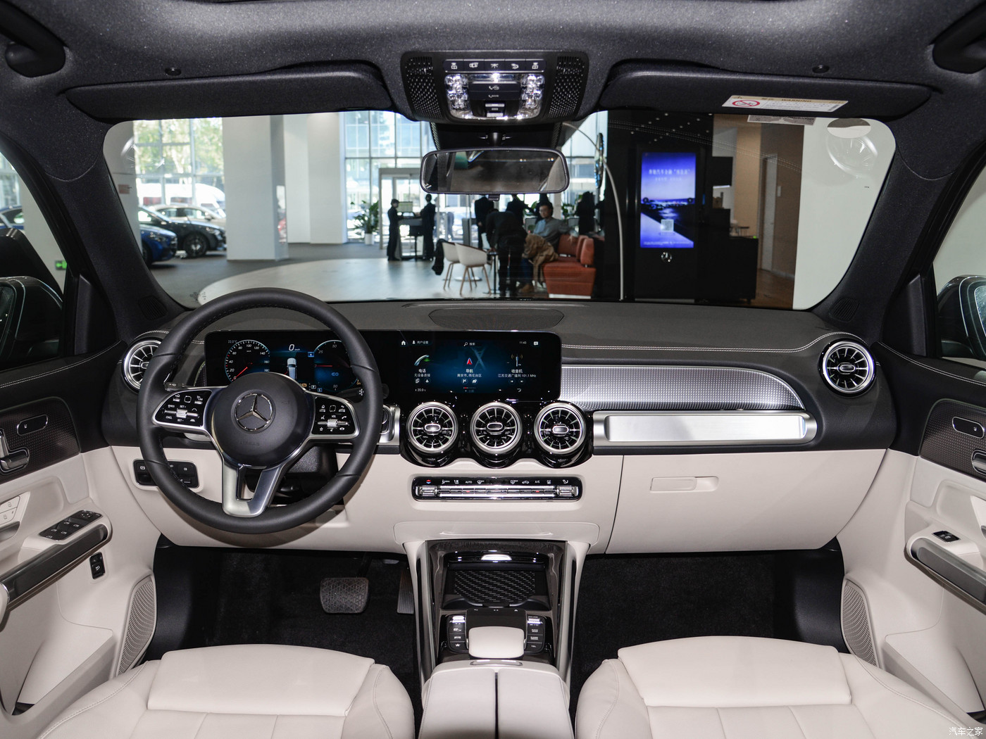 BENZ EQB + (3).jpg