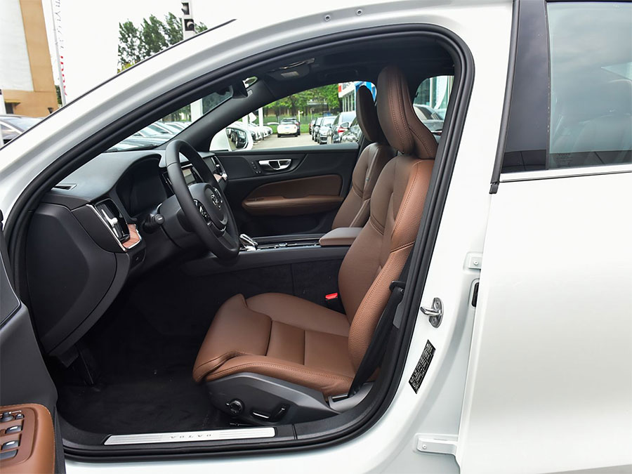 Volvo S60 from china car dealer shupeng auto (8).jpg