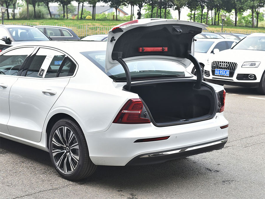 Volvo S60 from china car dealer shupeng auto (9).jpg