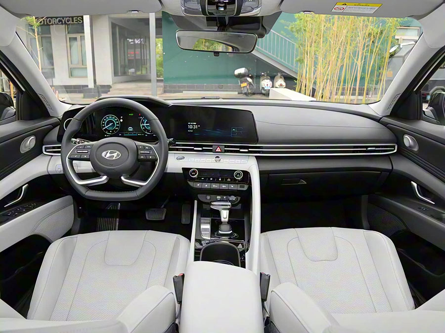 Hyundai Elantra (9).jpg
