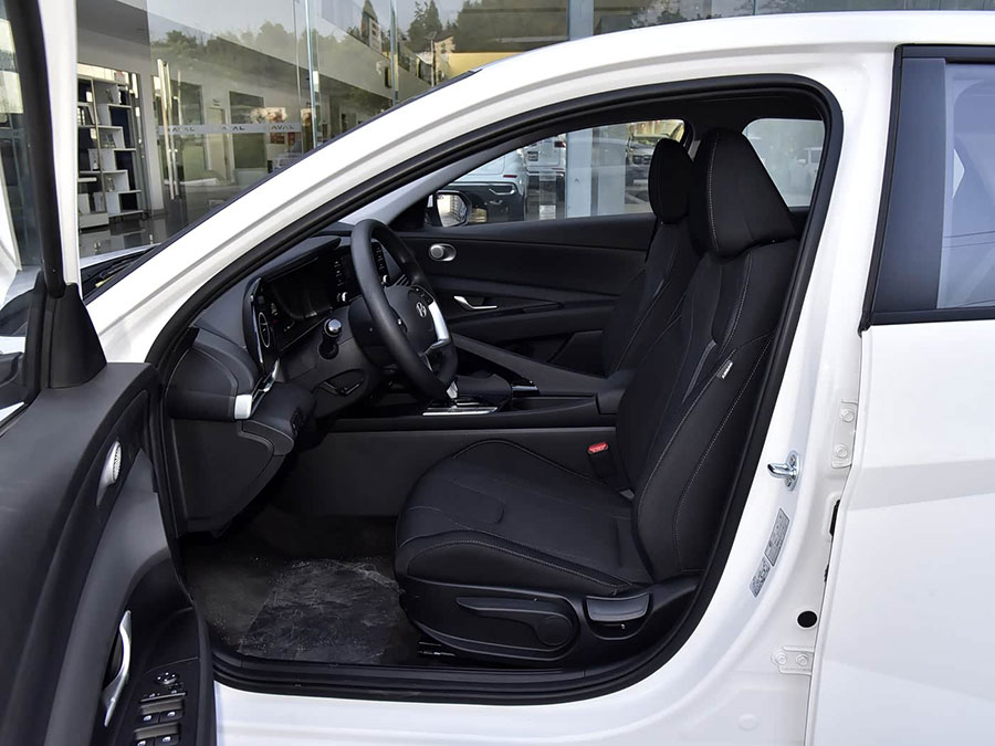 Hyundai Elantra (11).jpg