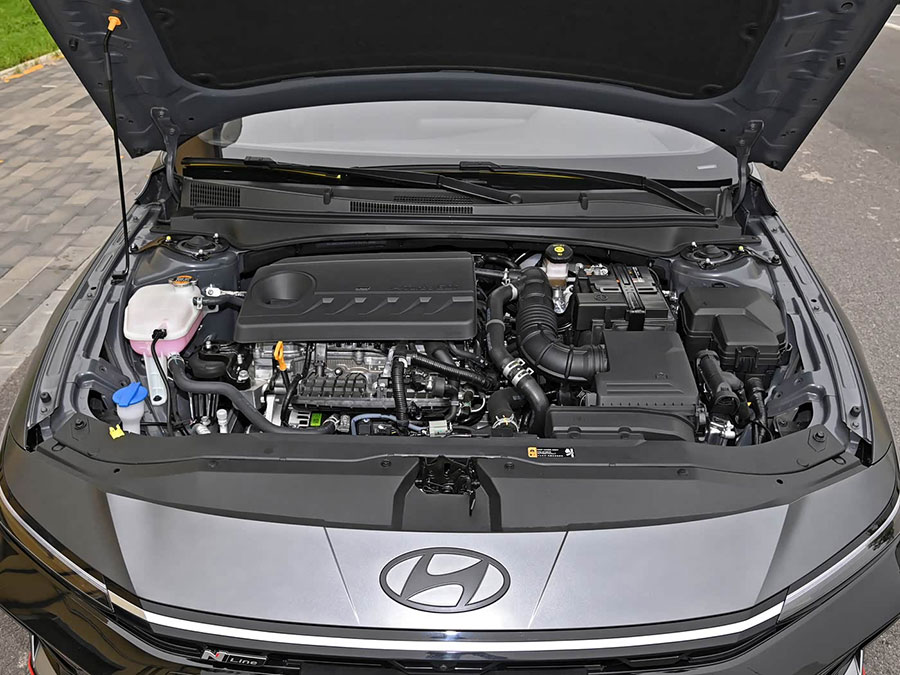 Hyundai Elantra (12).jpg