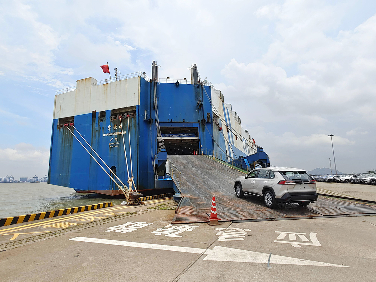 Automobile resources arrived at Tianjin port (3).jpeg
